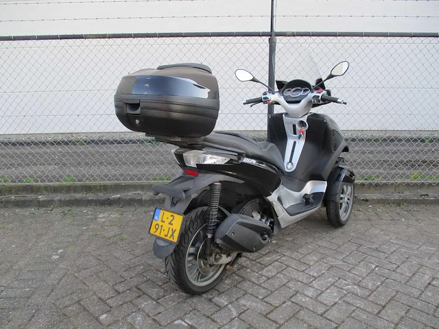 Piaggio - driewieler motorscooter - yourban lt 300 ie - motorfiets - afbeelding 3 van  15