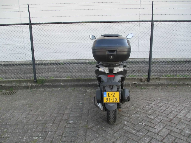Piaggio - driewieler motorscooter - yourban lt 300 ie - motorfiets - afbeelding 4 van  15