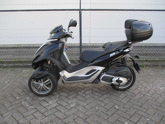 Piaggio - driewieler motorscooter - yourban lt 300 ie - motorfiets - afbeelding 1 van  15