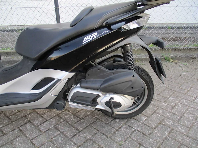 Piaggio - driewieler motorscooter - yourban lt 300 ie - motorfiets - afbeelding 8 van  15