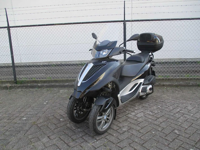 Piaggio - driewieler motorscooter - yourban lt 300 ie - motorfiets - afbeelding 10 van  15