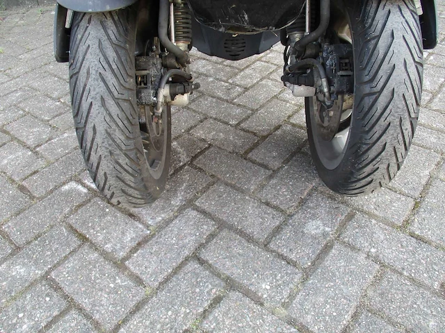 Piaggio - driewieler motorscooter - yourban lt 300 ie - motorfiets - afbeelding 12 van  15