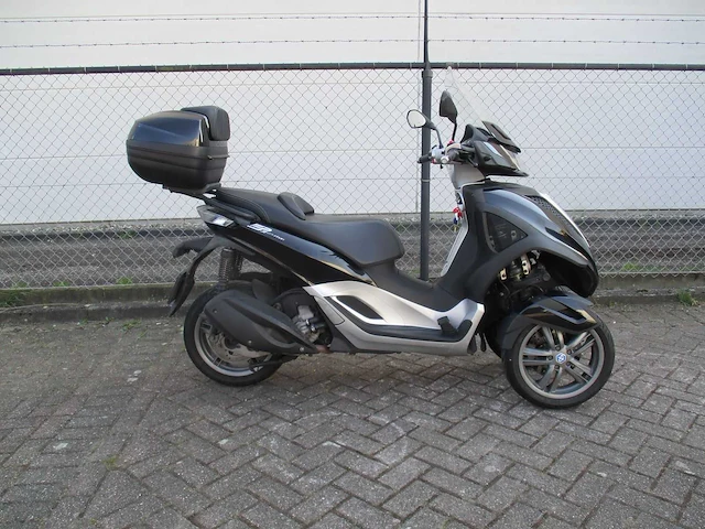 Piaggio - driewieler motorscooter - yourban lt 300 ie - motorfiets - afbeelding 14 van  15