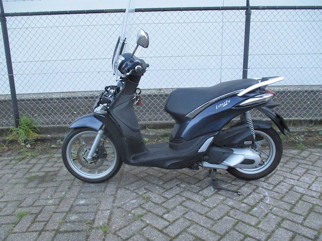 Piaggio - scooter - 125 liberty abs iget - motorfiets - afbeelding 1 van  11
