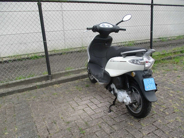 Piaggio - snorscooter - fly 4t - scooter - afbeelding 10 van  11