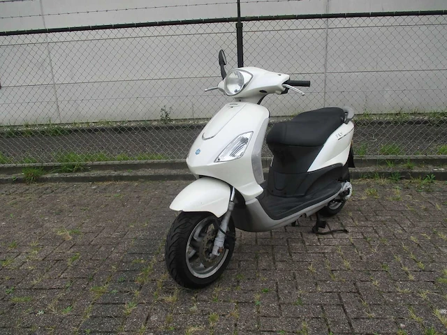 Piaggio - snorscooter - fly 4t - scooter - afbeelding 2 van  11
