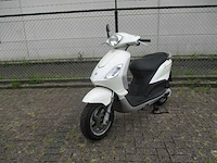 Piaggio - snorscooter - fly 4t - scooter - afbeelding 2 van  11