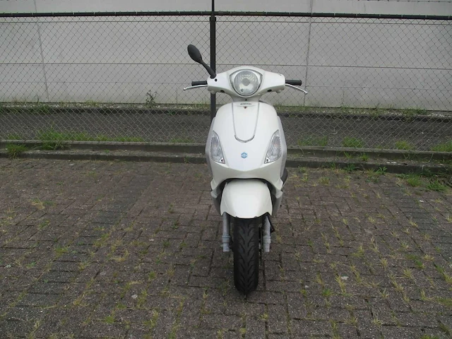 Piaggio - snorscooter - fly 4t - scooter - afbeelding 3 van  11