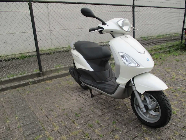 Piaggio - snorscooter - fly 4t - scooter - afbeelding 5 van  11