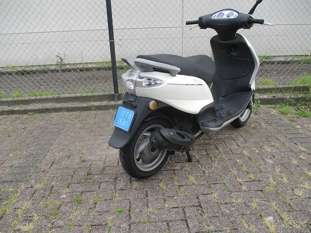 Piaggio - snorscooter - fly 4t - scooter - afbeelding 7 van  11
