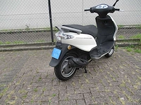 Piaggio - snorscooter - fly 4t - scooter - afbeelding 7 van  11