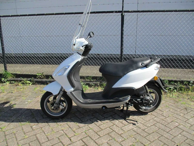 Piaggio - snorscooter - fly 4t - scooter - afbeelding 1 van  10