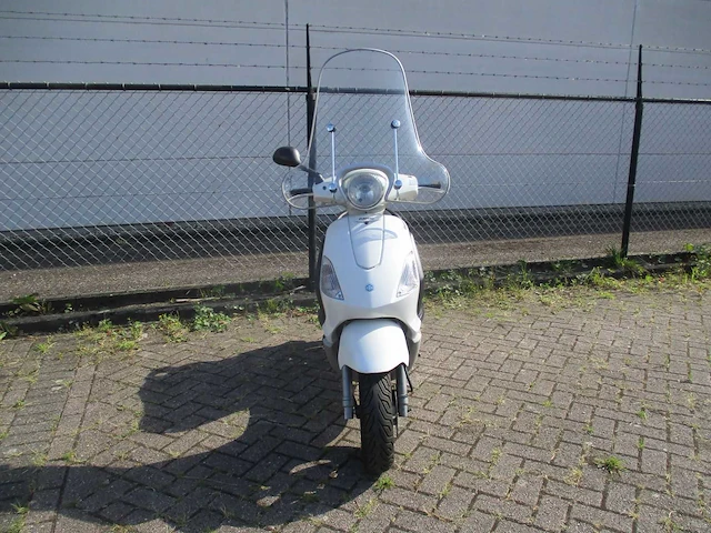 Piaggio - snorscooter - fly 4t - scooter - afbeelding 4 van  10