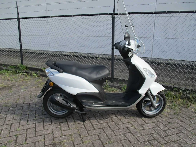 Piaggio - snorscooter - fly 4t - scooter - afbeelding 7 van  10