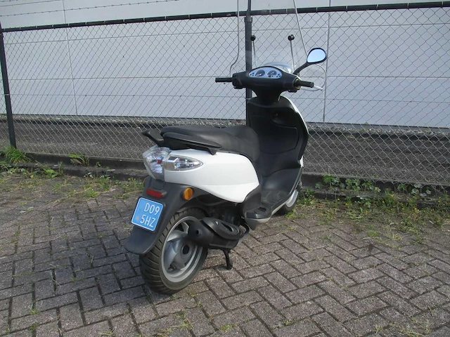 Piaggio - snorscooter - fly 4t - scooter - afbeelding 8 van  10