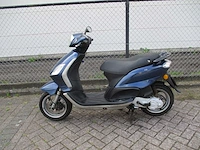Piaggio - snorscooter - fly 4t - scooter - afbeelding 1 van  11