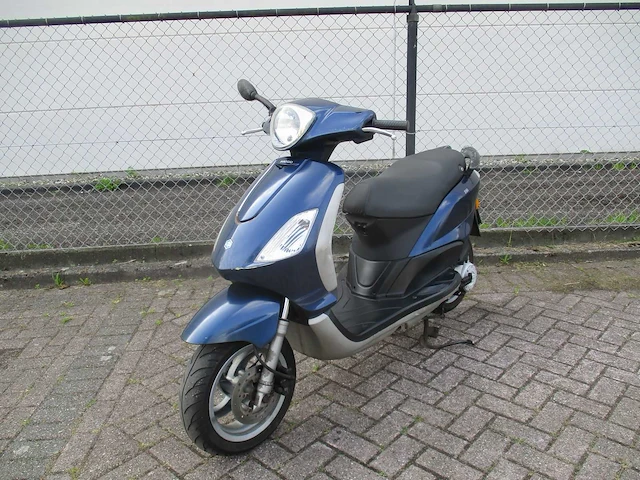 Piaggio - snorscooter - fly 4t - scooter - afbeelding 4 van  11