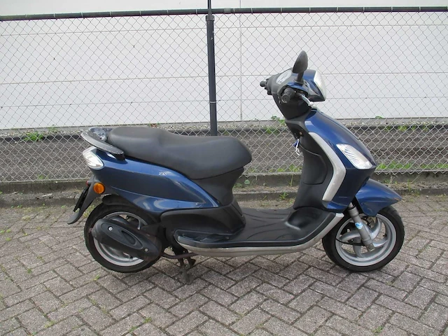 Piaggio - snorscooter - fly 4t - scooter - afbeelding 8 van  11