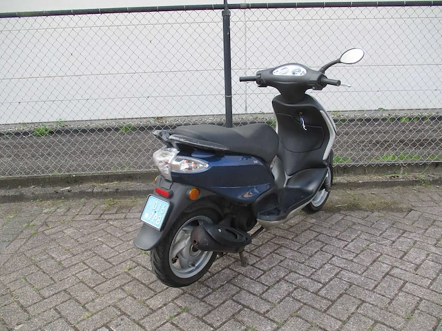 Piaggio - snorscooter - fly 4t - scooter - afbeelding 9 van  11
