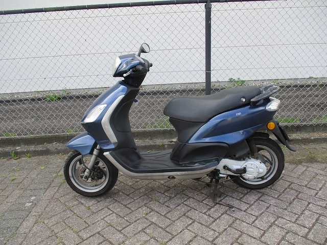 Piaggio - snorscooter - fly 4t - scooter - afbeelding 1 van  11