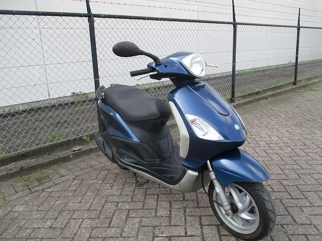 Piaggio - snorscooter - fly 4t - scooter - afbeelding 7 van  11