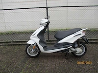 Piaggio - snorscooter - new fly 4t - scooter - afbeelding 1 van  11
