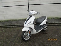 Piaggio - snorscooter - new fly 4t - scooter - afbeelding 4 van  11