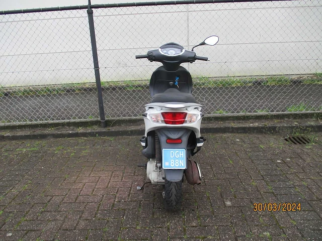 Piaggio - snorscooter - new fly 4t - scooter - afbeelding 10 van  11