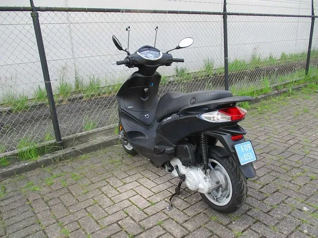 Piaggio - snorscooter - new fly 4t - scooter - afbeelding 2 van  11