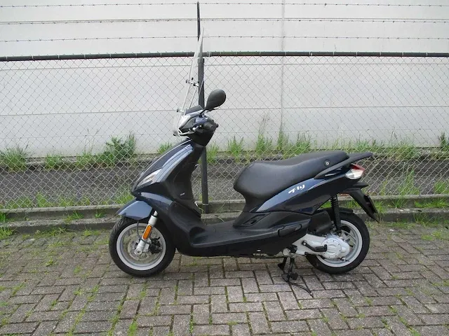 Piaggio - snorscooter - new fly 4t - scooter - afbeelding 1 van  11