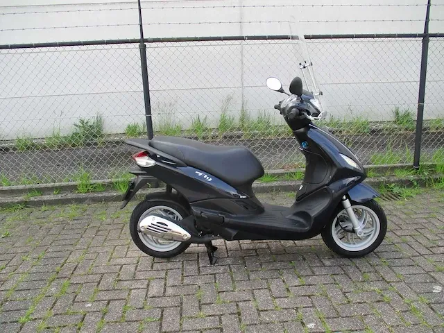 Piaggio - snorscooter - new fly 4t - scooter - afbeelding 8 van  11