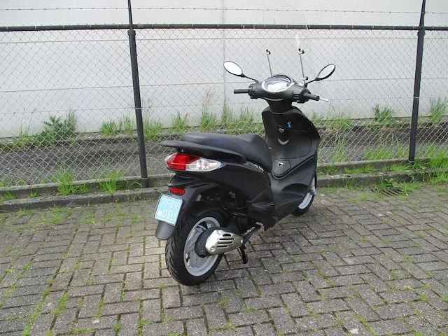 Piaggio - snorscooter - new fly 4t - scooter - afbeelding 9 van  11