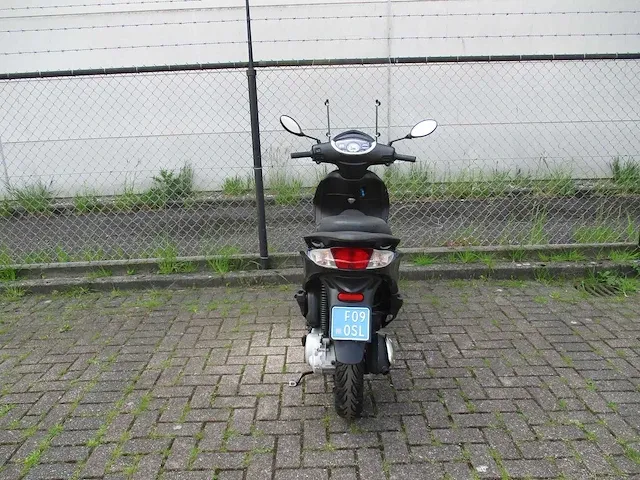 Piaggio - snorscooter - new fly 4t - scooter - afbeelding 10 van  11