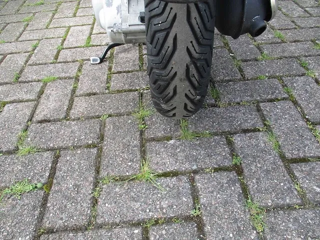 Piaggio - snorscooter - new fly 4t - scooter - afbeelding 11 van  11