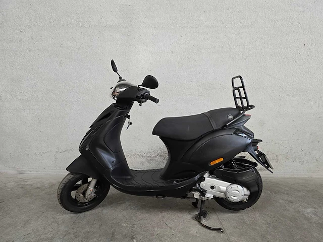 Piaggio - snorscooter - zip - 4t 25km uitvoering dtb98j - afbeelding 1 van  7