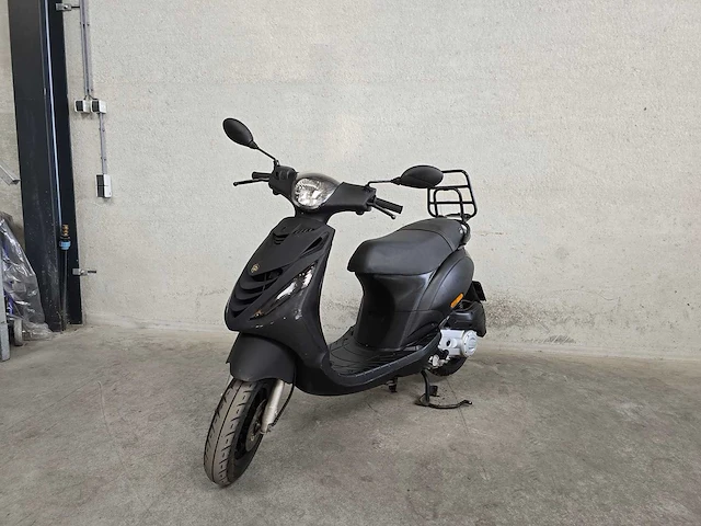 Piaggio - snorscooter - zip - 4t 25km uitvoering dtb98j - afbeelding 2 van  7