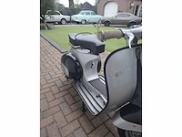 Piaggio - vespa - motorcycle - afbeelding 2 van  7