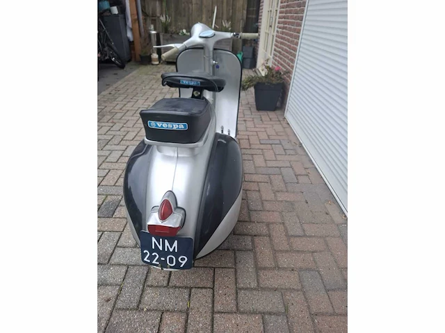 Piaggio - vespa - motorcycle - afbeelding 3 van  7