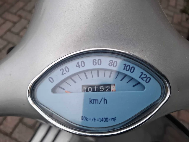 Piaggio - vespa - motorcycle - afbeelding 4 van  7