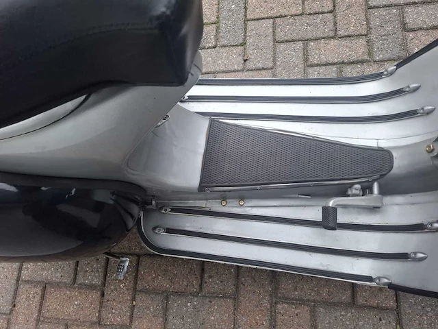Piaggio - vespa - motorcycle - afbeelding 5 van  7