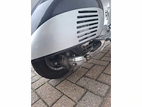Piaggio - vespa - motorcycle - afbeelding 6 van  7