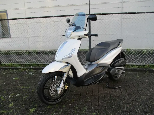 Piaggio beverly - motorscooter - 350 sport touring abs/asr - motorfiets - afbeelding 4 van  11