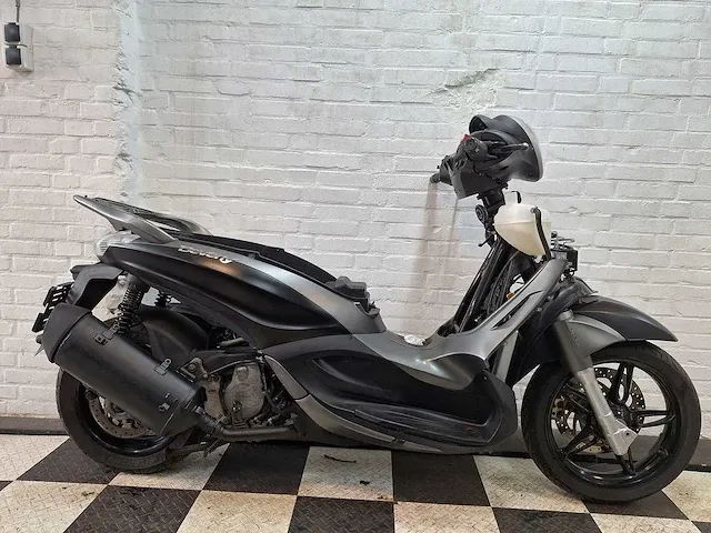 Piaggio beverly 350ie sports touring police motorscooter - afbeelding 7 van  7
