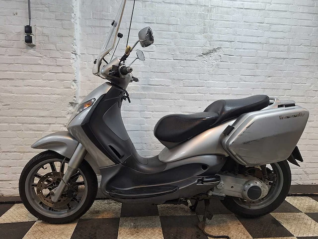 Piaggio beverly m28 motorscooter - afbeelding 1 van  6