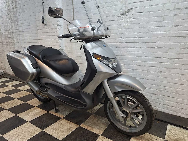 Piaggio beverly m28 motorscooter - afbeelding 5 van  6
