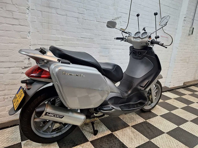 Piaggio beverly m28 motorscooter - afbeelding 6 van  6