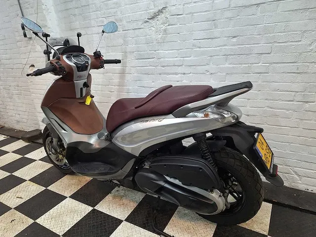 Piaggio beverly sport touring 350 cc motorscooter - afbeelding 3 van  7