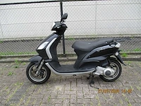 Piaggio fly 125 - motorscooter - 4 tact - motorfiets - afbeelding 1 van  9