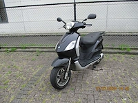 Piaggio fly 125 - motorscooter - 4 tact - motorfiets - afbeelding 2 van  9