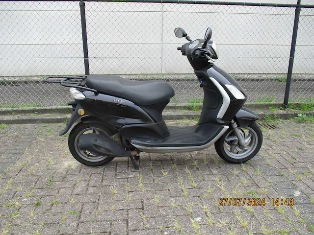 Piaggio fly 125 - motorscooter - 4 tact - motorfiets - afbeelding 5 van  9